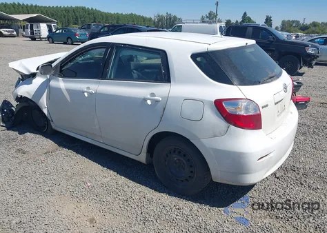 2010 Toyota Matrix z USA, uszkodzony, nr VIN 2T1KU4EE8AC525419